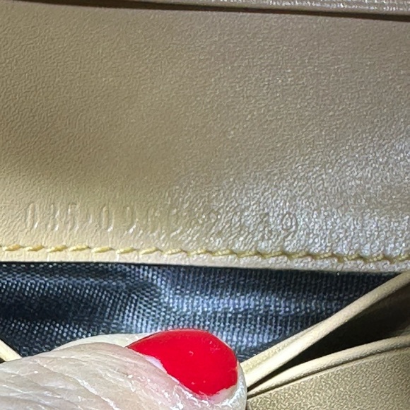GUCCI leather wallet, beige with silver hardware. GUC with COA - Picture 12 of 13